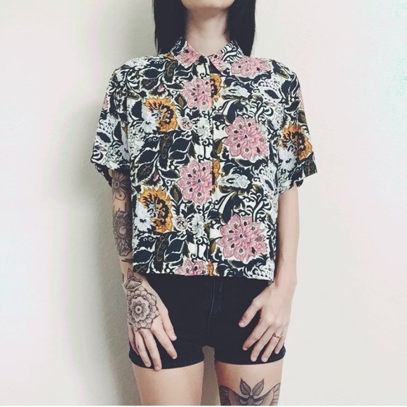TOPSHOP floral button front top! - Picture 1 of 3