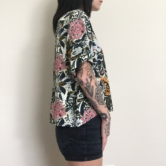 TOPSHOP floral button front top! - Picture 2 of 3