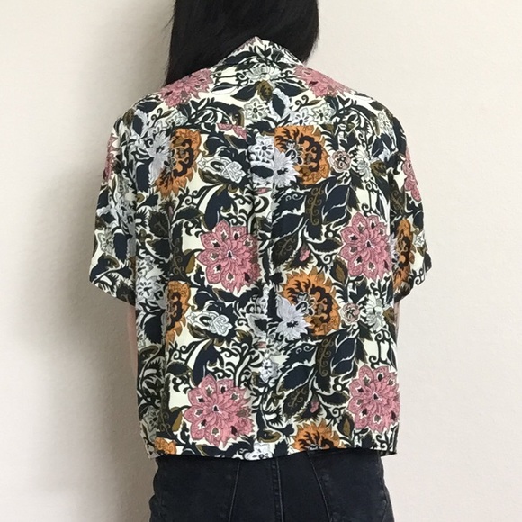 TOPSHOP floral button front top! - Picture 3 of 3