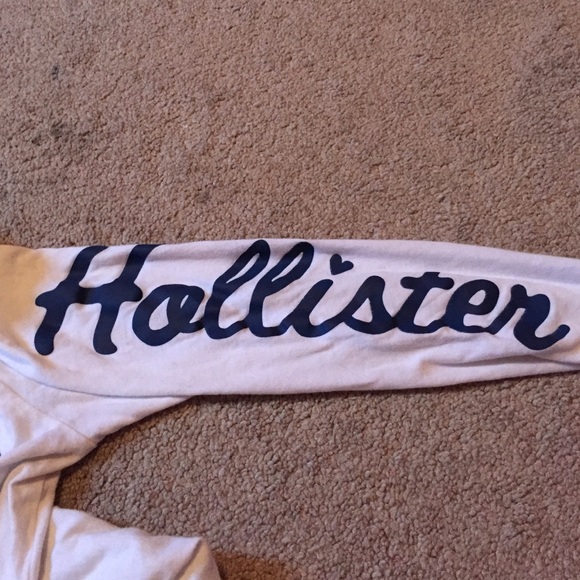 Hollister white, v-neck, long sleeve. Size small. - Picture 3 of 4