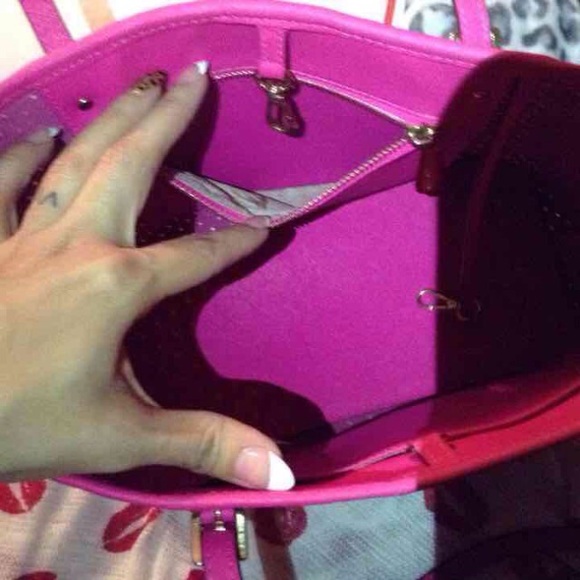 Sold - Picture 3 of 4