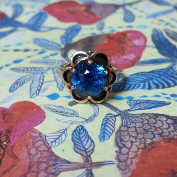 Jewelry - Bundle - Gold cocktail ring w/ blue stone & skirt