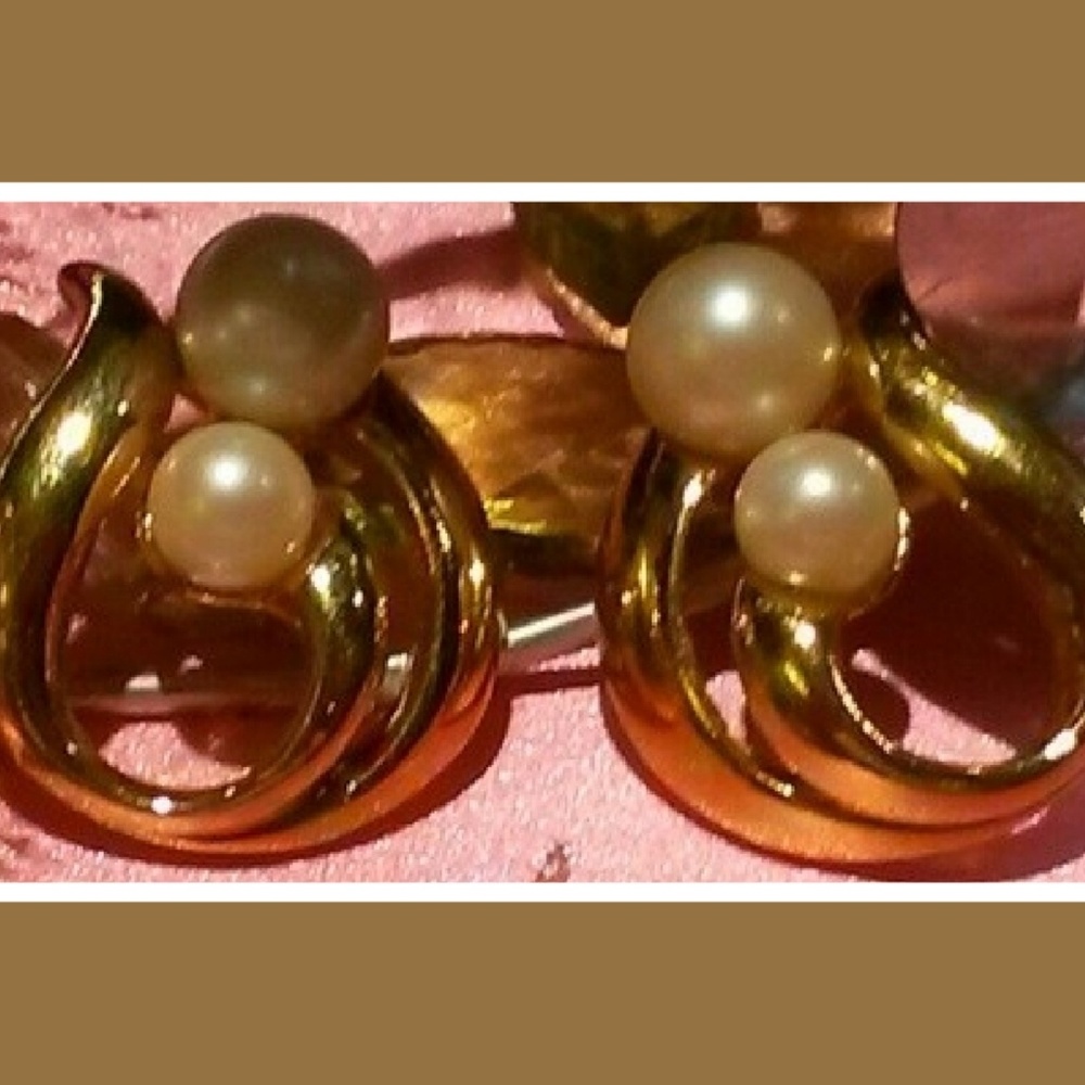 Pearl & Goldtone Vintage Pierced Earrings EUC