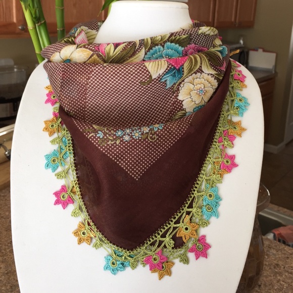 Scarf Hand Made - Picture 3 of 4