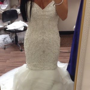 Wedding dress like new for sale