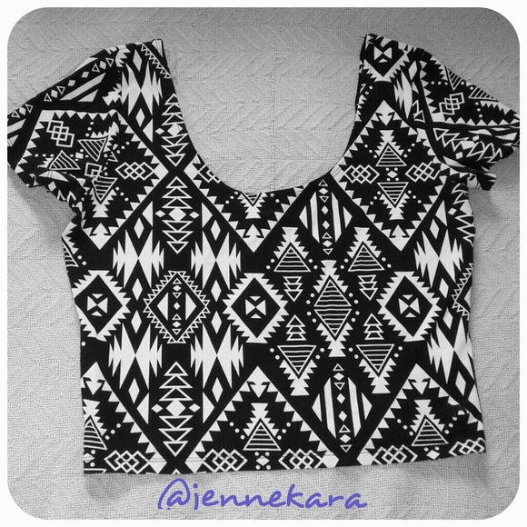 PINK Victoria's Secret Tops - 🎉HP 4/11🎉 Cute! VS PINK Aztec Style Crop Tee!