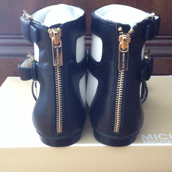 ❌SOLD on EBay ❌🎉 Michael KORS sandals 🎉 - Picture 4 of 4