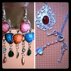 2 pairs of earrings and a necklace NWOT