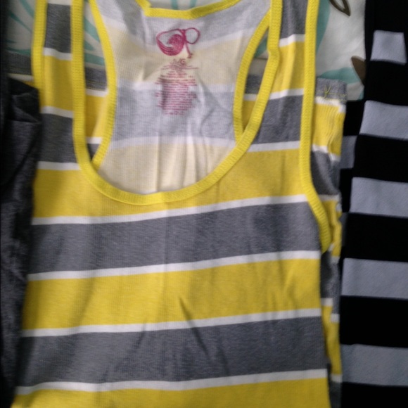 Tank top bundle. - Picture 3 of 4