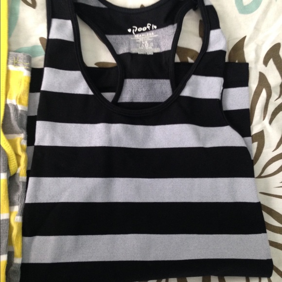 Tank top bundle. - Picture 4 of 4