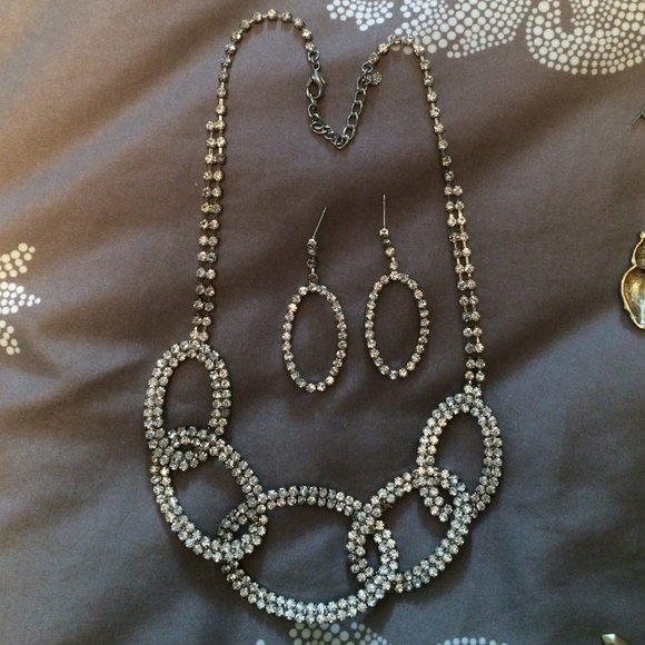 AKIRA Rhinestone Necklace Set - Picture 3 of 4