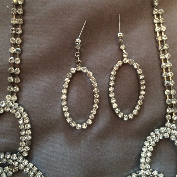 AKIRA Rhinestone Necklace Set - Picture 4 of 4