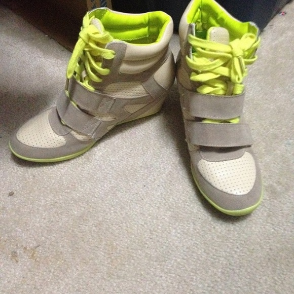 Sneaker type wedges