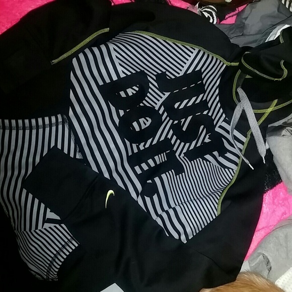 Nike therma fit hoody