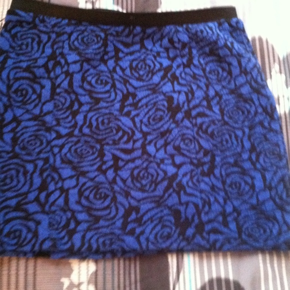 Forever 21 Dresses & Skirts - Blue and black shirt with a rose design