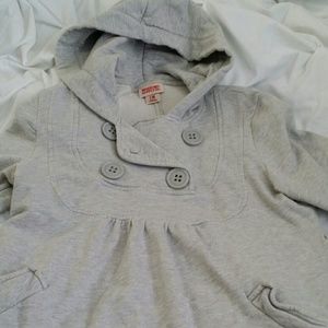Cropped gray sweatshirt