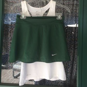 green tennis skirt (hold)