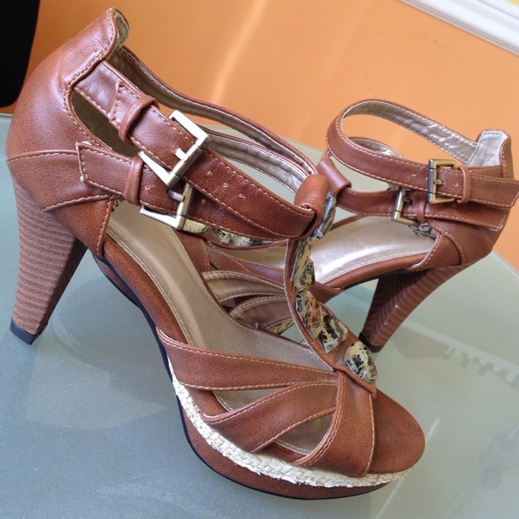 Worn once BKE sole heels!!
