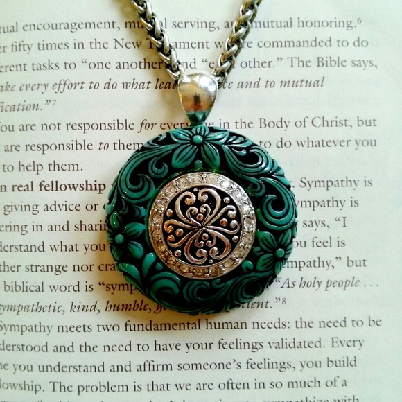 Teal statement - Picture 2 of 2