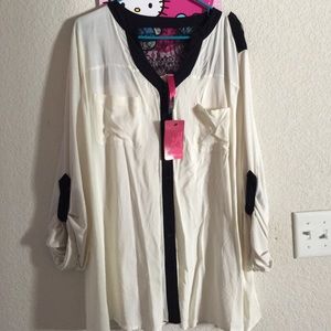 📍Bundle📍Lace back blose off white in color