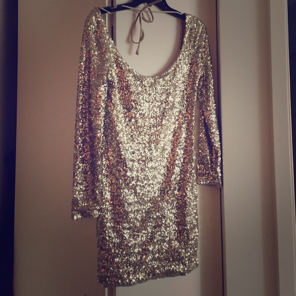 Arden B Dresses & Skirts - Beautiful low back gold sequin Arden B Dress