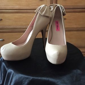 Betsey Johnson Nude Pumps
