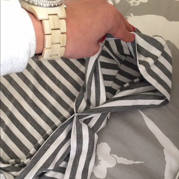 1 hour 🌷Heather gray striped top - Picture 3 of 4