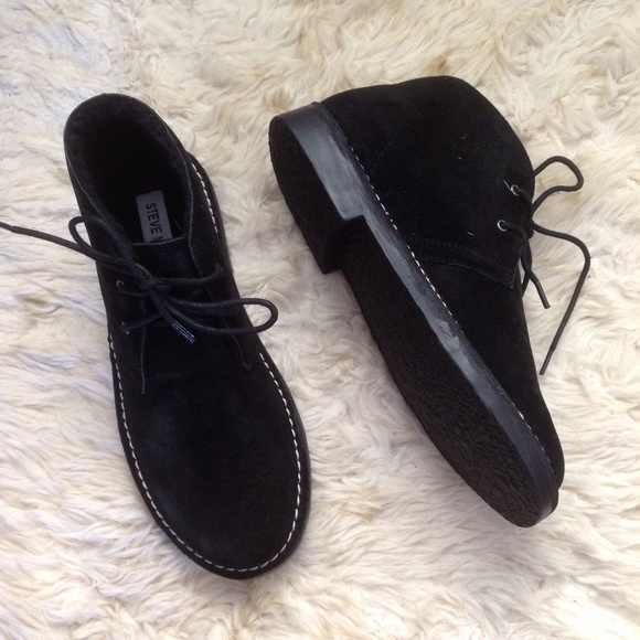 Steve Madden Boots - NWOT Steve Madden suede desert boot