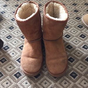 Ugg classic short boots size 7 chestnut