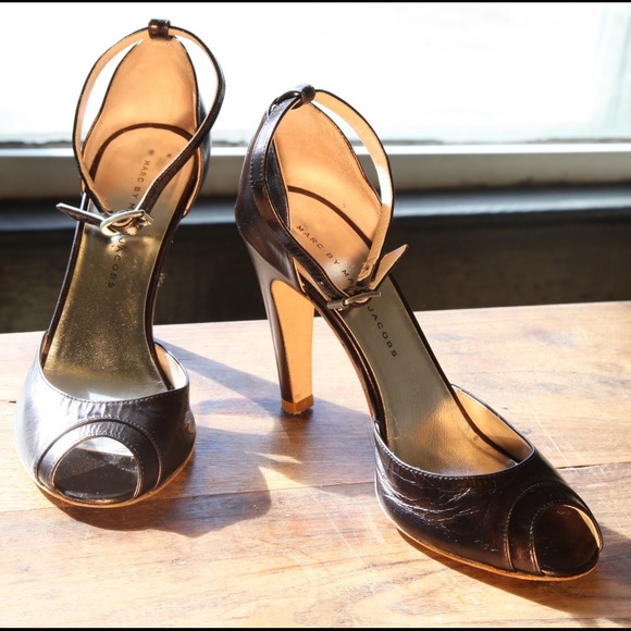 Marc Jacobs 2-piece heels sz 37.5