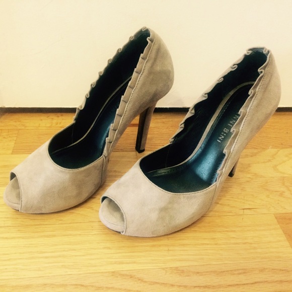 Gianni Bini Grey Suede Peep Toe Heels, size 6!