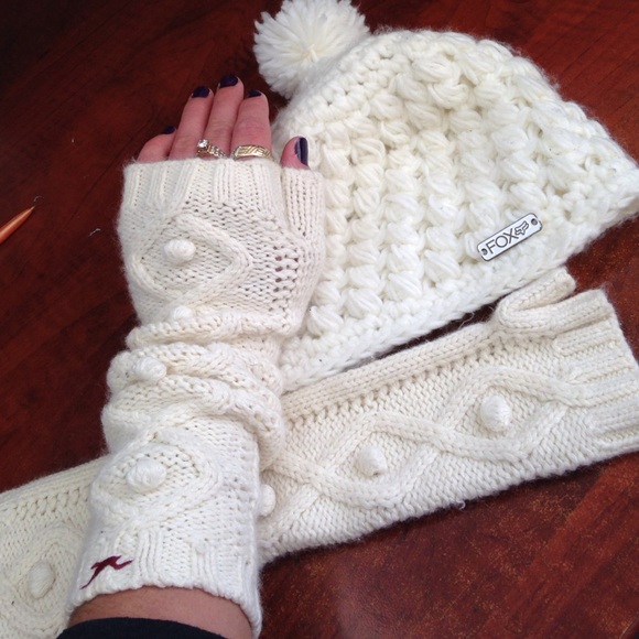 Fox hat and Hollister fingerless gloves!