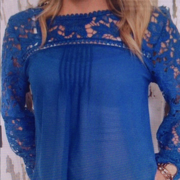 Gorgeous brand new chiffon lace sleeve top