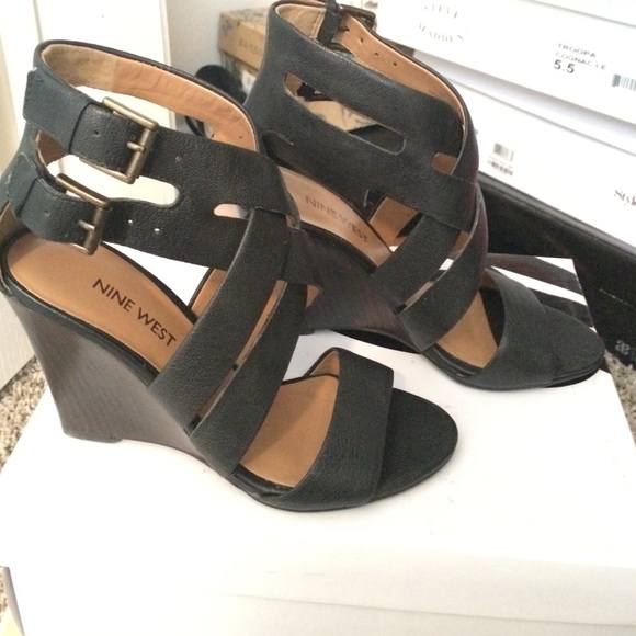 Nine West black wedges