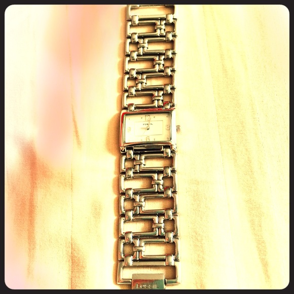 Fossil silver color authentic PRICE JUST DROPPED