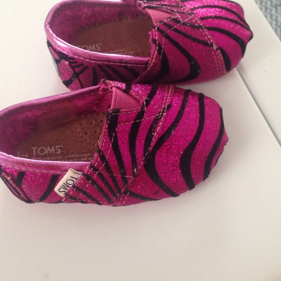 🚨🚨SOLD🚨🚨Infant Toms size 4