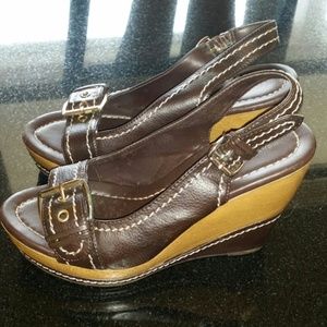 Super cute brown wedges