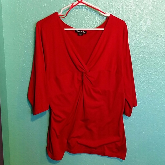 Twist Tees red twisted bust 3/4 sleeve tee
