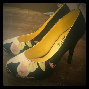 Black Ed Hardy Moth Butterfly pumps