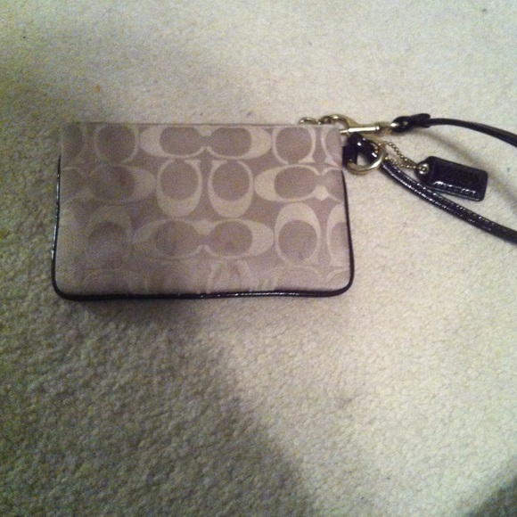 Python trim coach wristlet - Picture 2 of 3