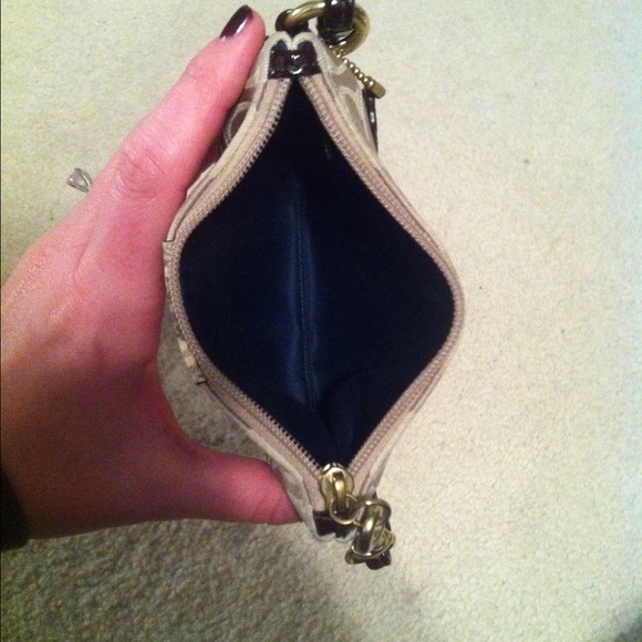 Python trim coach wristlet - Picture 3 of 3