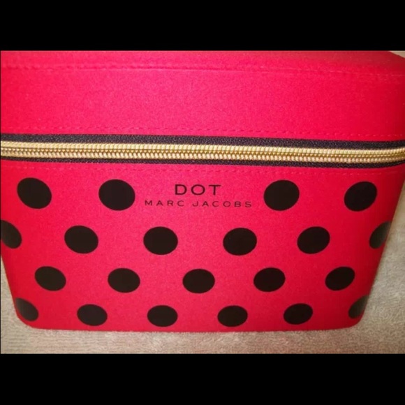 SOLD🌟🌟 Marc Jacobs Cosmetic Bag - Picture 2 of 4