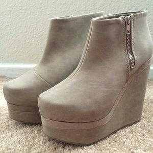 NWT H&M Taupe Suede Platform Wedge Ankle Boots