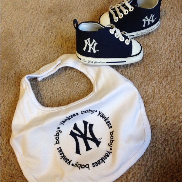NY Yankees Baby Bib and Shoes