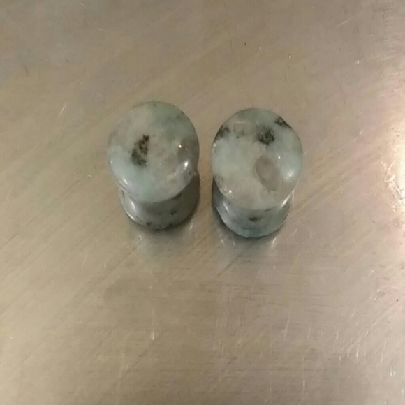 Stone plugs size 00