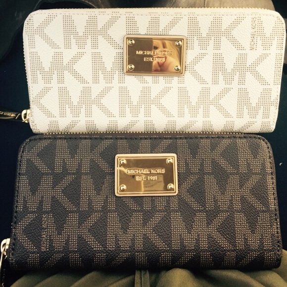 New Michael Kors Wallet