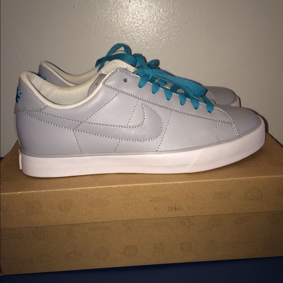 ✂️Nike Women's Classic Leather Low-rise Blazers✂️ - Picture 3 of 4