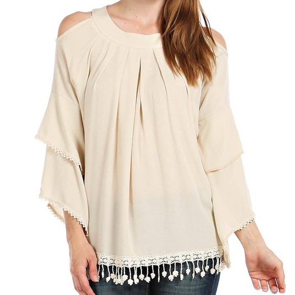 SOLD LOCALLY🔆❤️🔆Cold Shoulder Boho Top🔆❤️🔆