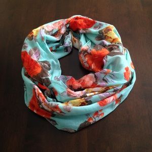 NWOT Floral Charlotte Russe Scarf🌸✨