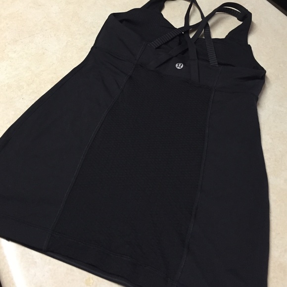 Black LULULEMON top - Picture 3 of 4